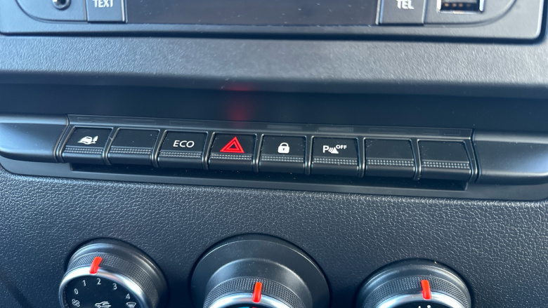 Renault Master Mwb Diesel Fwd MM35dCi 135 Business+ Medium Roof Van